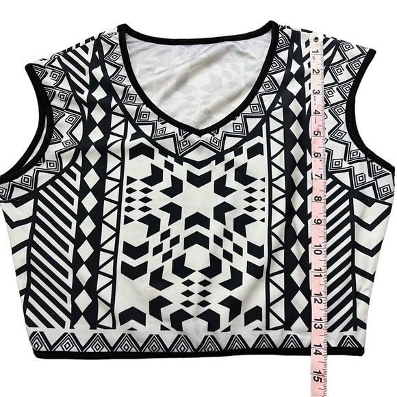 TWO piece geometric print pencil skirt and crop top - Picture 9 of 14